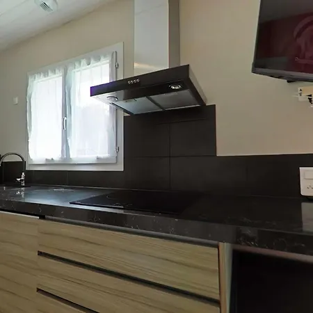 Hébergement de vacances Maison 3 Pièces, Jardin Clos, Près Plage, Wi-fi, Animaux Bienvenus - Fr-1-224a-84 *